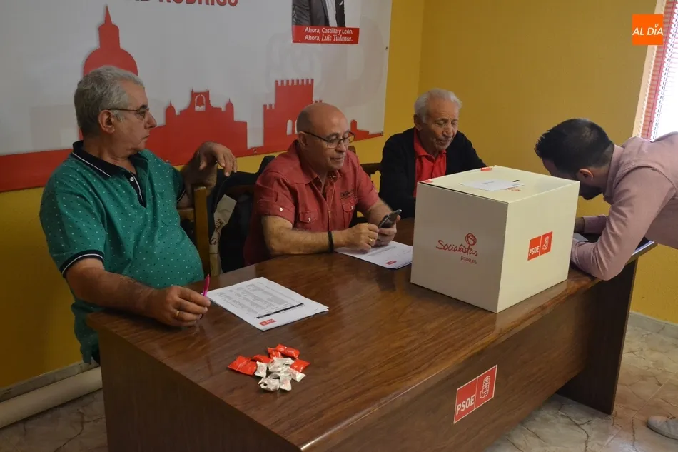 Foto 6 - Los 113 concejales del PSOE en la comarca votan para escoger a su pr&oacute;ximo representante en la...