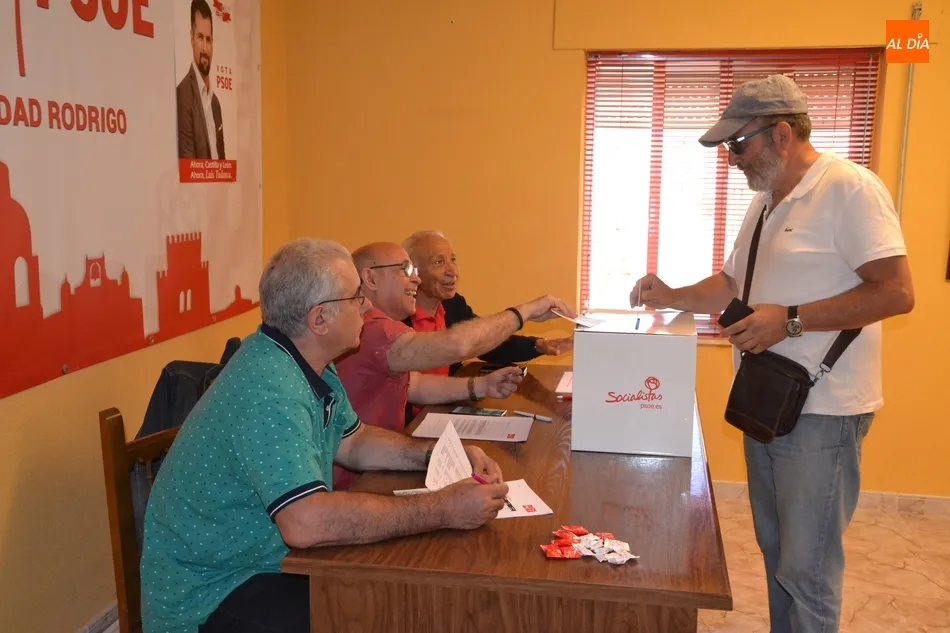 Foto 8 - Los 113 concejales del PSOE en la comarca votan para escoger a su pr&oacute;ximo representante en la...