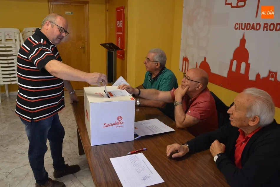 Foto 3 - Los 113 concejales del PSOE en la comarca votan para escoger a su pr&oacute;ximo representante en la...