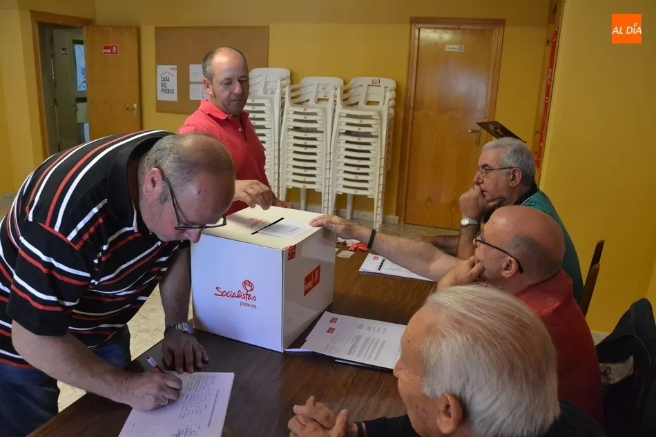 Foto 2 - Los 113 concejales del PSOE en la comarca votan para escoger a su pr&oacute;ximo representante en la...