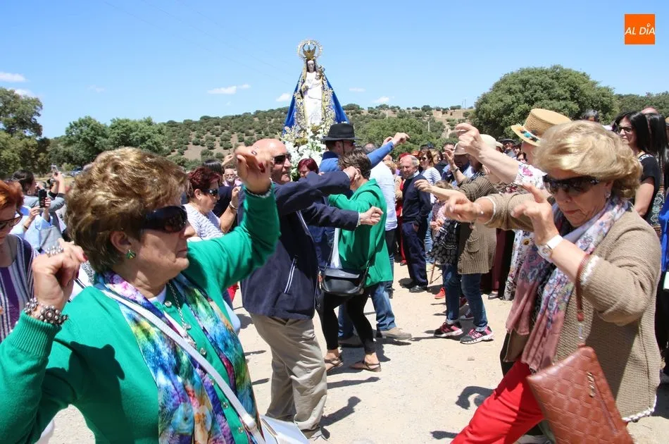 Foto 10 - La Romer&iacute;a de la Virgen de Valdejimena re&uacute;ne a cientos de fieles
