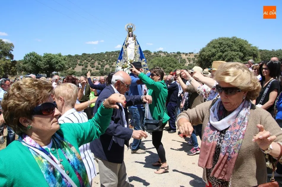 Foto 9 - La Romer&iacute;a de la Virgen de Valdejimena re&uacute;ne a cientos de fieles
