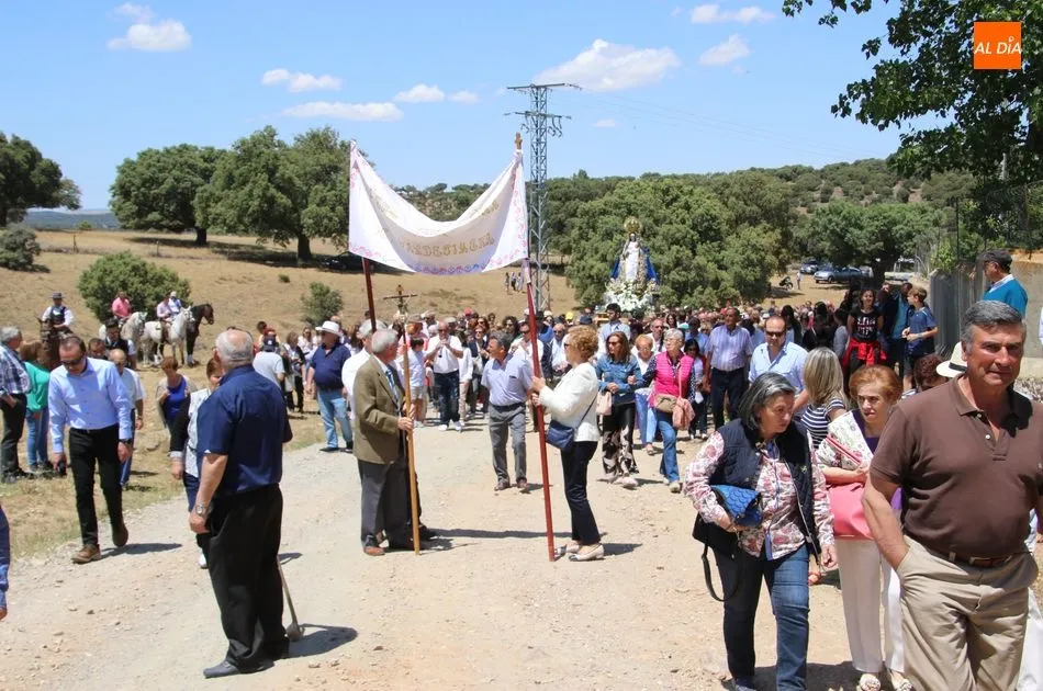 Foto 8 - La Romer&iacute;a de la Virgen de Valdejimena re&uacute;ne a cientos de fieles