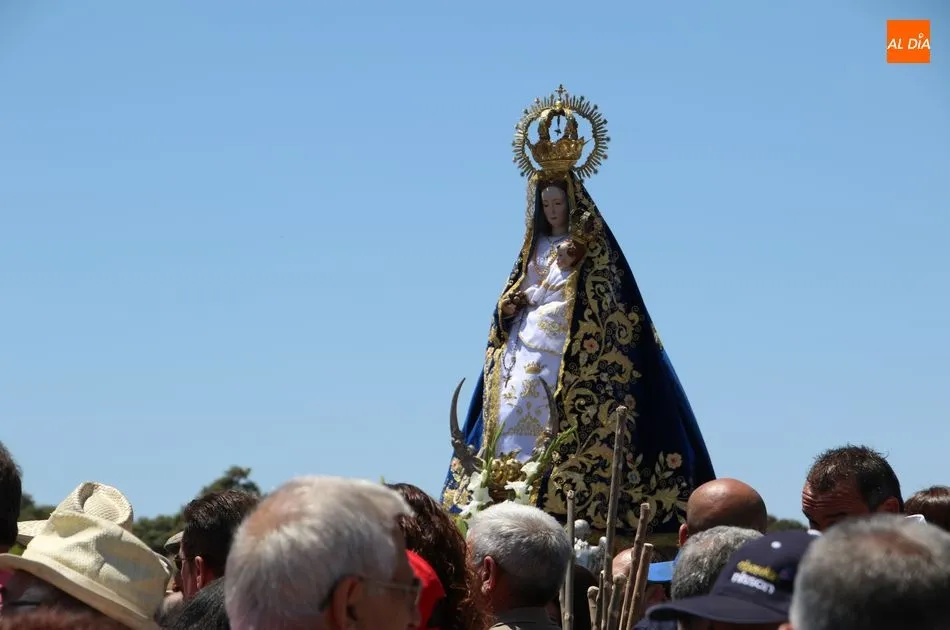 Foto 7 - La Romer&iacute;a de la Virgen de Valdejimena re&uacute;ne a cientos de fieles