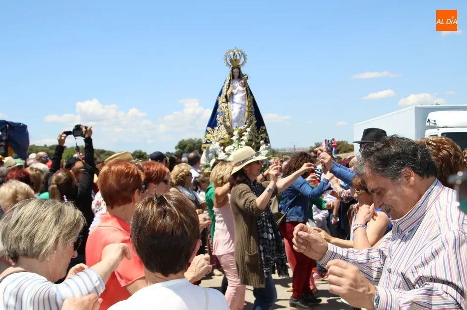 Foto 6 - La Romer&iacute;a de la Virgen de Valdejimena re&uacute;ne a cientos de fieles