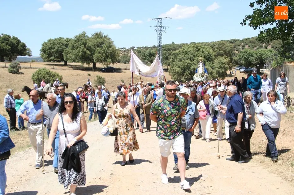 Foto 5 - La Romer&iacute;a de la Virgen de Valdejimena re&uacute;ne a cientos de fieles