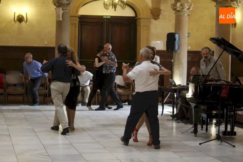 Parejas participantes en el VII Encuentro de Entretangos / Lydia González