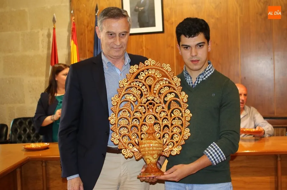 Foto 5 - Manuel Mart&iacute;n gana el cuarto Bols&iacute;n Taurino Botijo de Filigrana