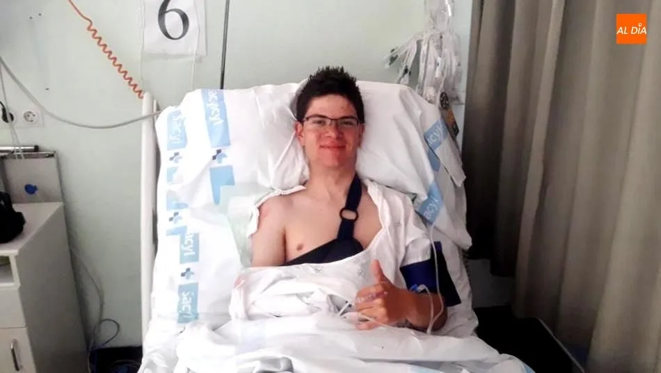 Pablo Ruano, ciclista salmantino del Bicicletas Esteve, en el Hospital Virgen de la Vega