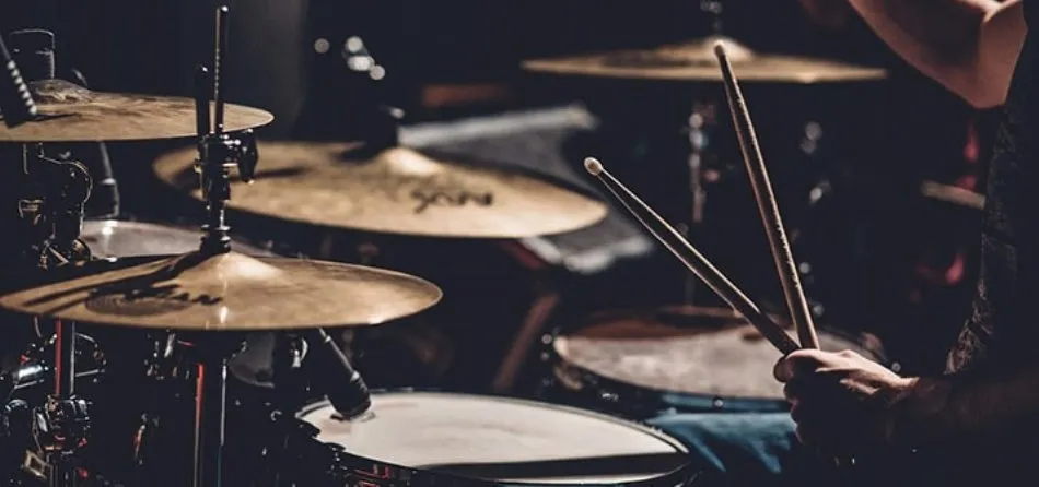 Uno de los objetivos es conseguir que comprendan los mecanismos rítmicos característicos del Jazz y poder aplicarlos en la batería