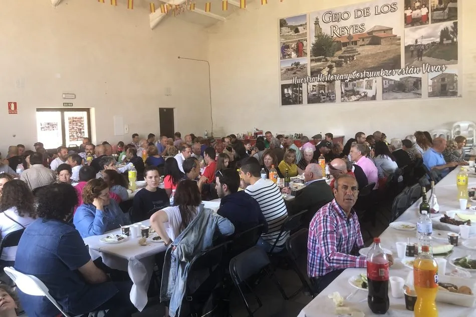 Foto 2 - Una comida de hermandad y una actuaci&oacute;n de magia ponen el&nbsp;broche a&nbsp;las fiestas de Gejo de los...