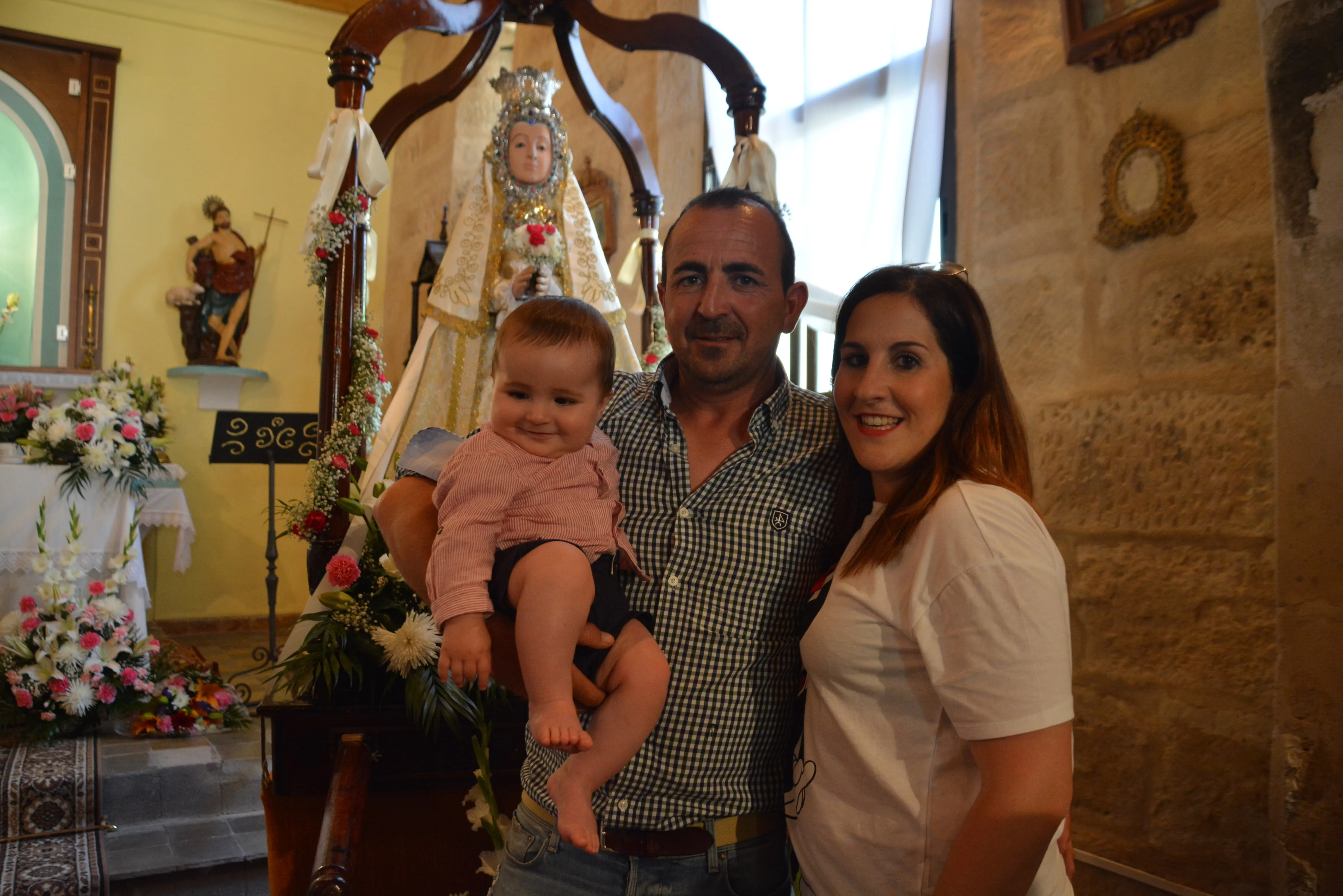 Foto 6 - Cientos de salmantinos acompa&ntilde;an a la Virgen de los Remedios en su tradicional romer&iacute;a