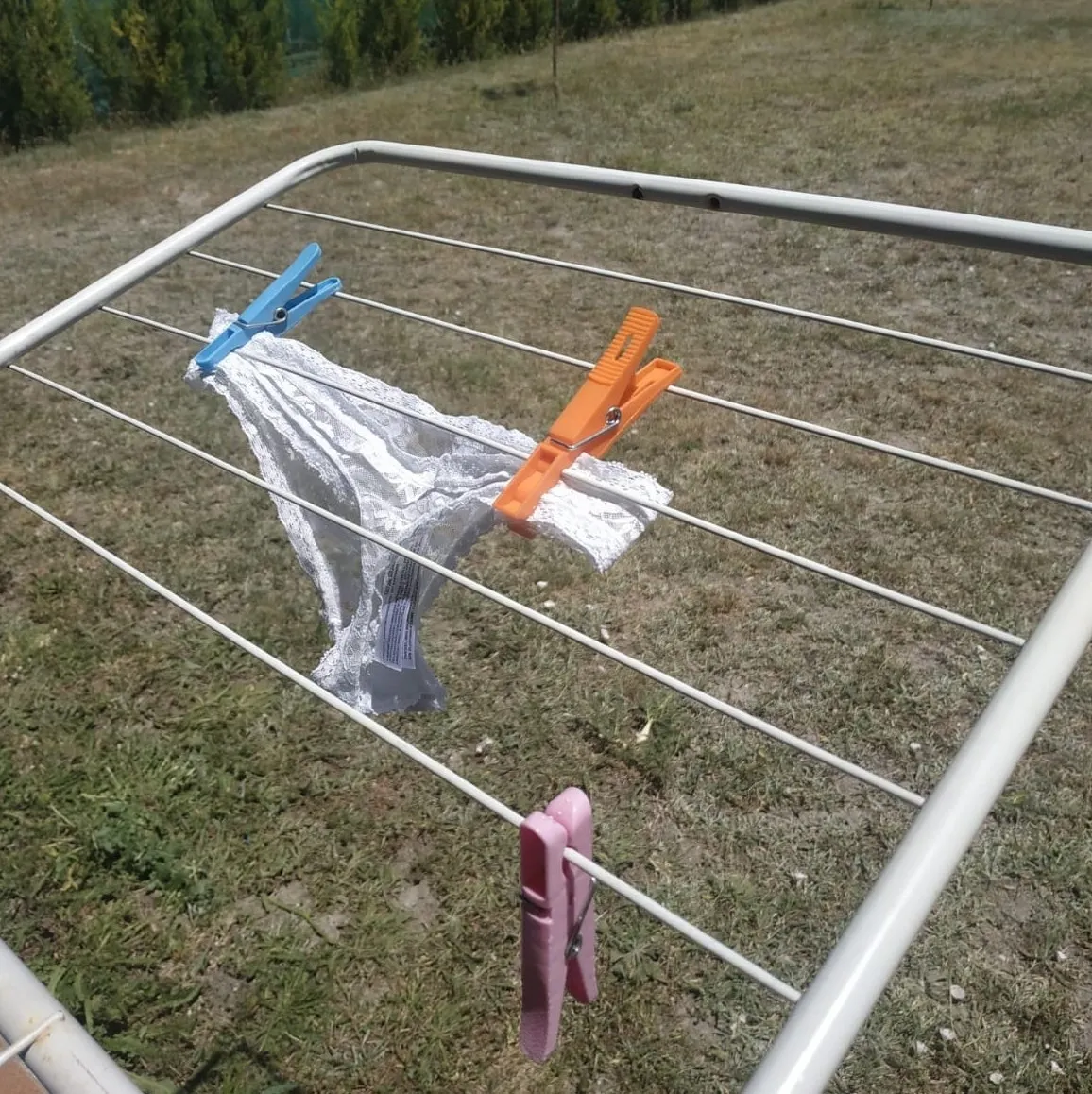 Ropa interior colgada / Europa Press