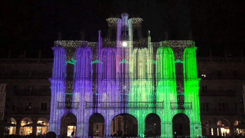 Iluminación de la fachada del Ayuntamiento de Salamanca en la pasada edición del festival