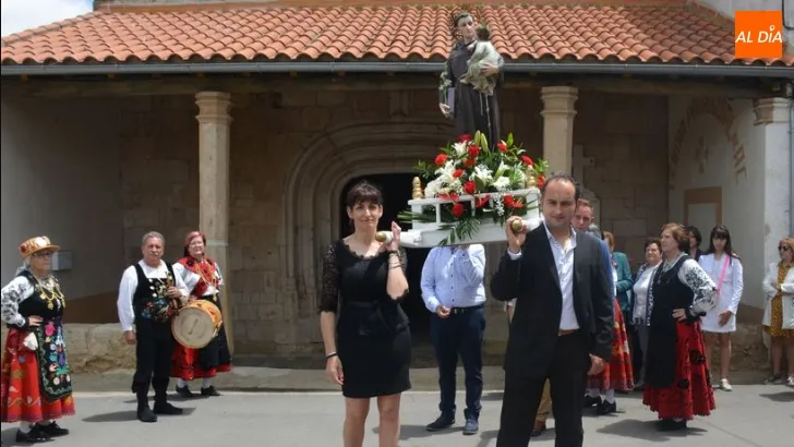 El ambiente festivo se empieza a notar en Topas  