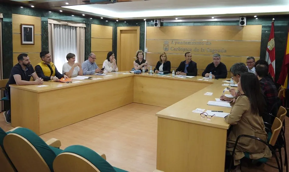 Foto 2 - Despedida en el pleno de los seis concejales que no repetir&aacute;n en el cargo en Carbajosa de la...