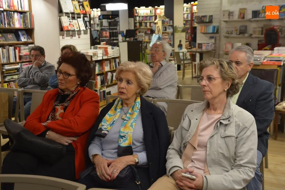 Foto 7 - Pedro Charro presenta su libro &lsquo;Diario de Hendaya. Tras los pasos de Unamuno&rsquo;