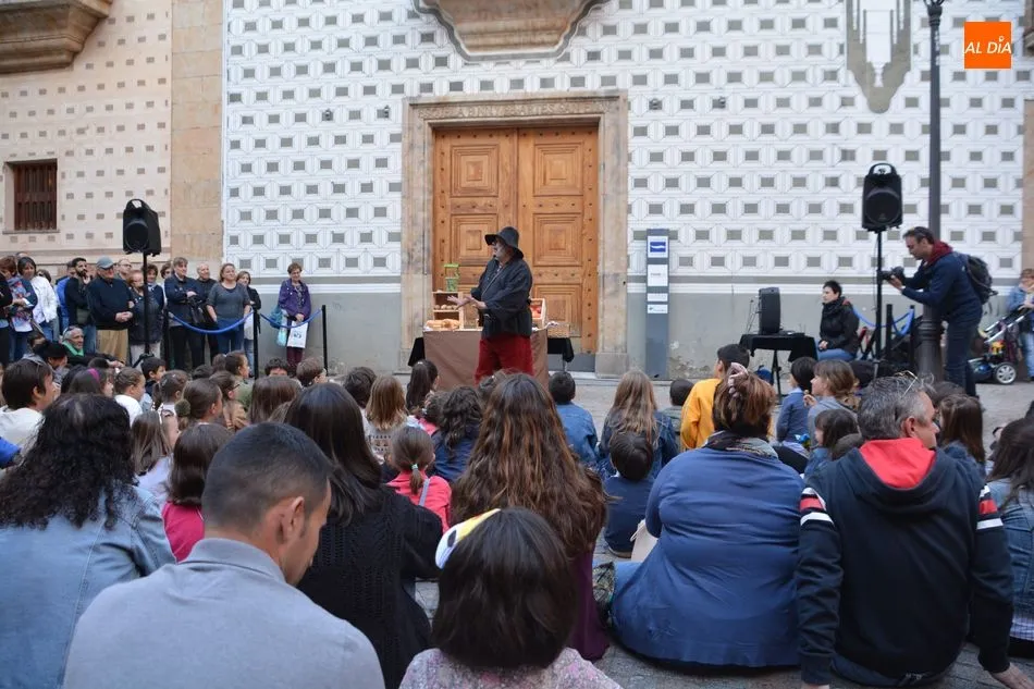 Foto 11 - El p&uacute;blico disfruta del espect&aacute;culo teatral de Fernando Salda&ntilde;a &lsquo;Salamanca en mis alforjas&rsquo;