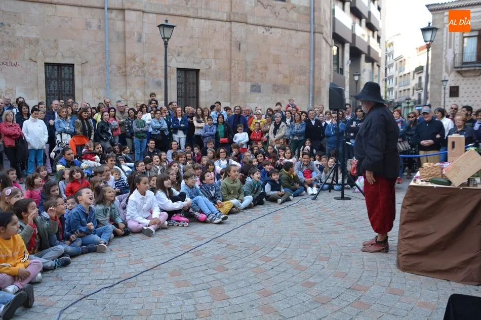 Foto 7 - El p&uacute;blico disfruta del espect&aacute;culo teatral de Fernando Salda&ntilde;a &lsquo;Salamanca en mis alforjas&rsquo;