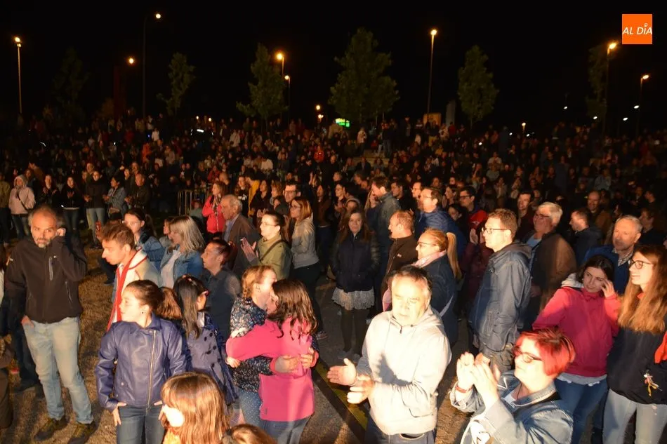 Foto 9 - Los &eacute;xitos de la m&uacute;sica disco de los 70 y 80 ponen el broche a la jornada festiva
