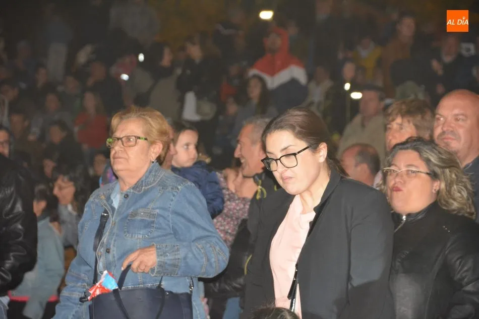 Foto 6 - Los &eacute;xitos de la m&uacute;sica disco de los 70 y 80 ponen el broche a la jornada festiva