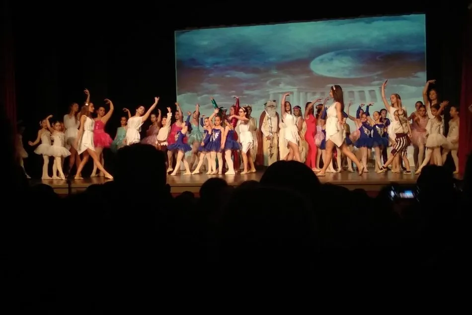 Foto 4 - Terpsicore, musa de la danza, baja a la escuela municipal Jos&eacute; Lid&oacute;n