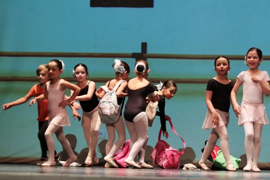 Foto 2 - Terpsicore, musa de la danza, baja a la escuela municipal Jos&eacute; Lid&oacute;n