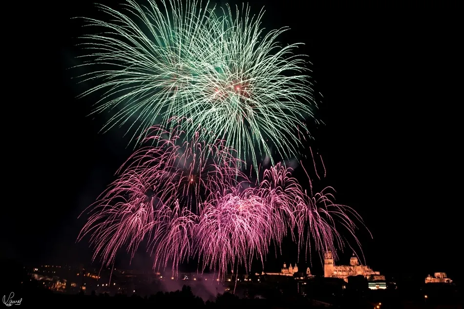 Foto 5 - Los fuegos artificiales llenan de luz y color el cielo salmantino  