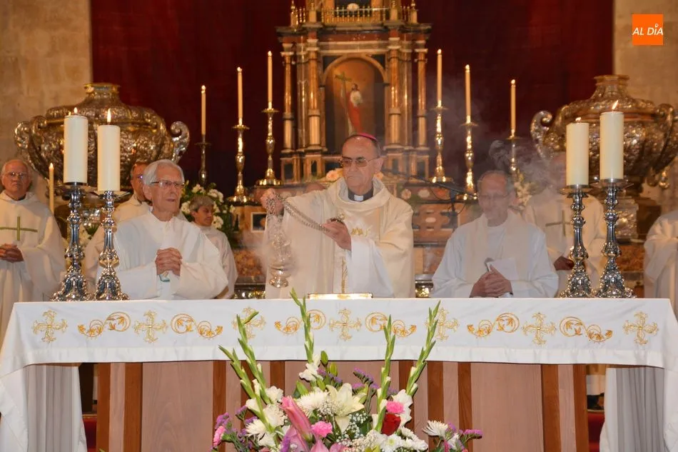 Foto 6 - Salamanca celebra al patr&oacute;n con misa en la Catedral Nueva y recepci&oacute;n en la Casa Lis