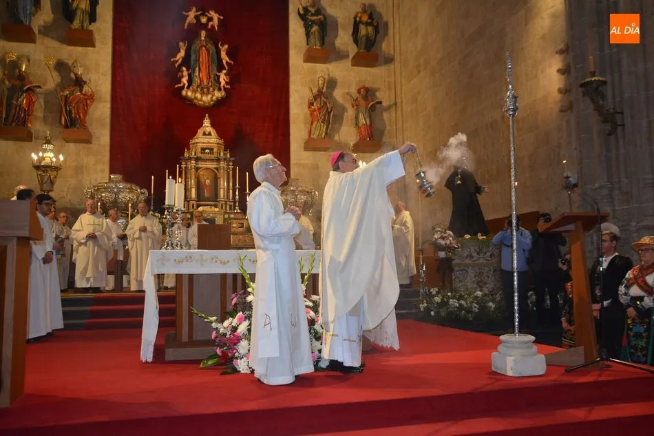 Foto 5 - Salamanca celebra al patr&oacute;n con misa en la Catedral Nueva y recepci&oacute;n en la Casa Lis