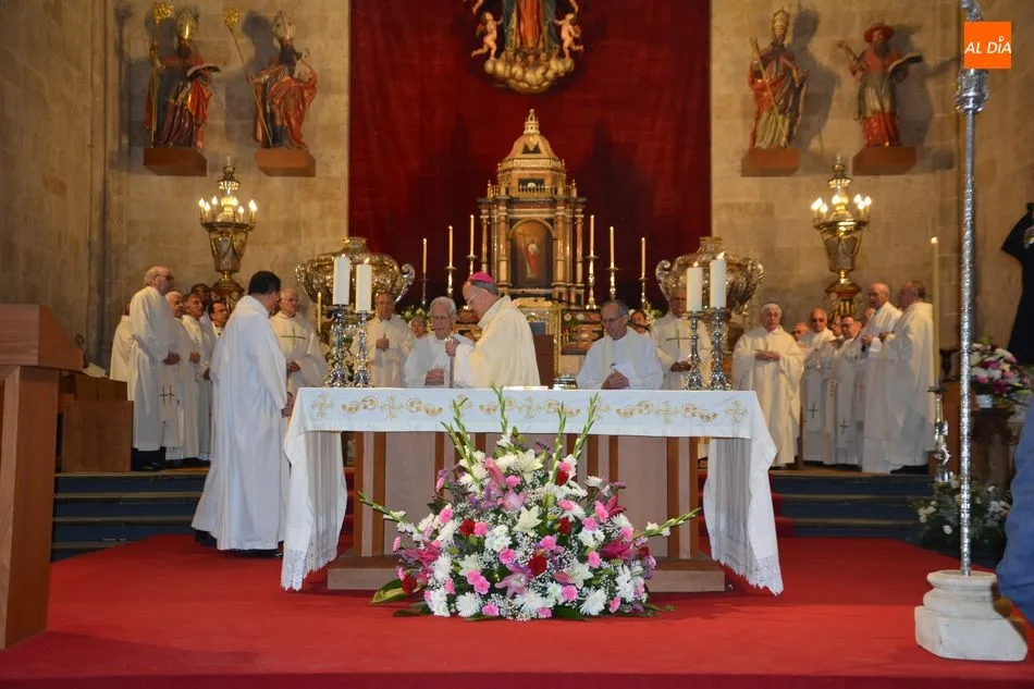 Foto 4 - Salamanca celebra al patr&oacute;n con misa en la Catedral Nueva y recepci&oacute;n en la Casa Lis