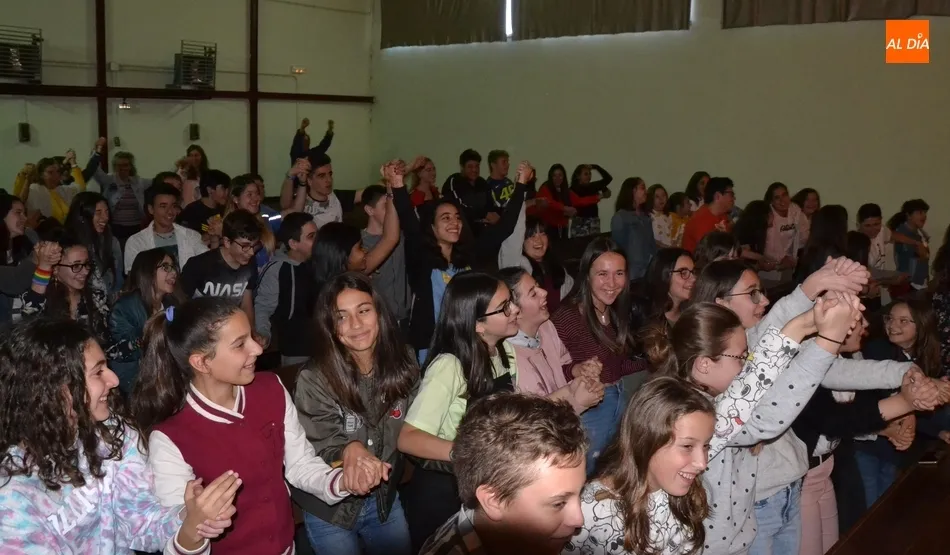 Foto 3 - Alumnos del Fray Diego asisten a una obra de teatro interactiva en torno al acoso en las aulas  