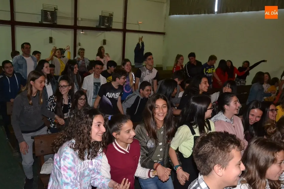 Foto 2 - Alumnos del Fray Diego asisten a una obra de teatro interactiva en torno al acoso en las aulas  