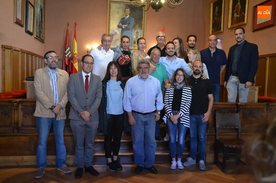 Foto 7 - La legislatura 2015-2019 llega a su fin con un emotivo pleno &ldquo;m&aacute;s de personas que de...