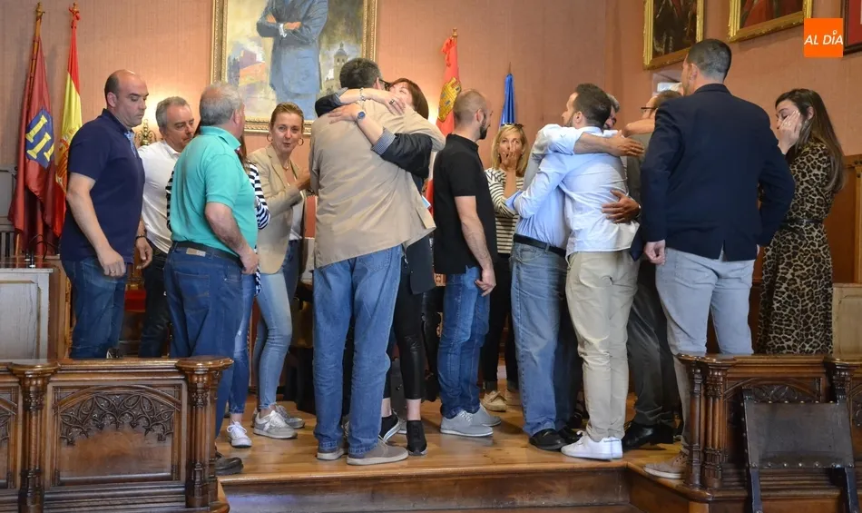 Foto 5 - La legislatura 2015-2019 llega a su fin con un emotivo pleno &ldquo;m&aacute;s de personas que de...