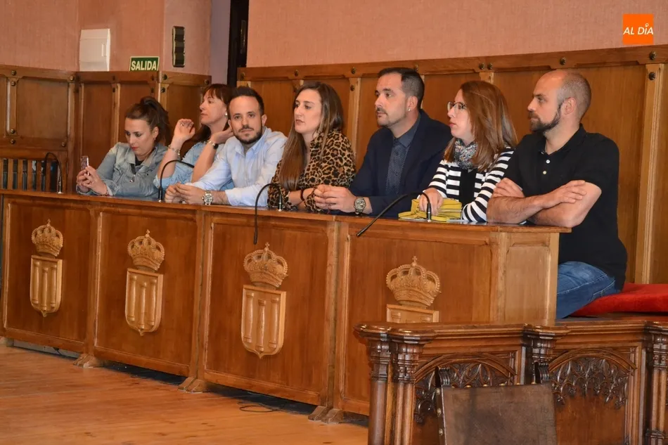 Foto 10 - La legislatura 2015-2019 llega a su fin con un emotivo pleno &ldquo;m&aacute;s de personas que de...