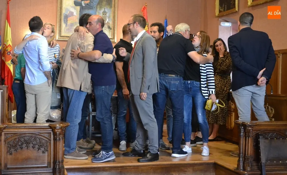 Foto 6 - La legislatura 2015-2019 llega a su fin con un emotivo pleno &ldquo;m&aacute;s de personas que de...
