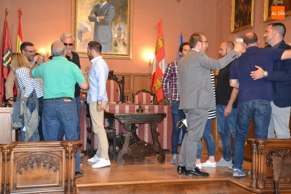 Foto 8 - La legislatura 2015-2019 llega a su fin con un emotivo pleno &ldquo;m&aacute;s de personas que de...