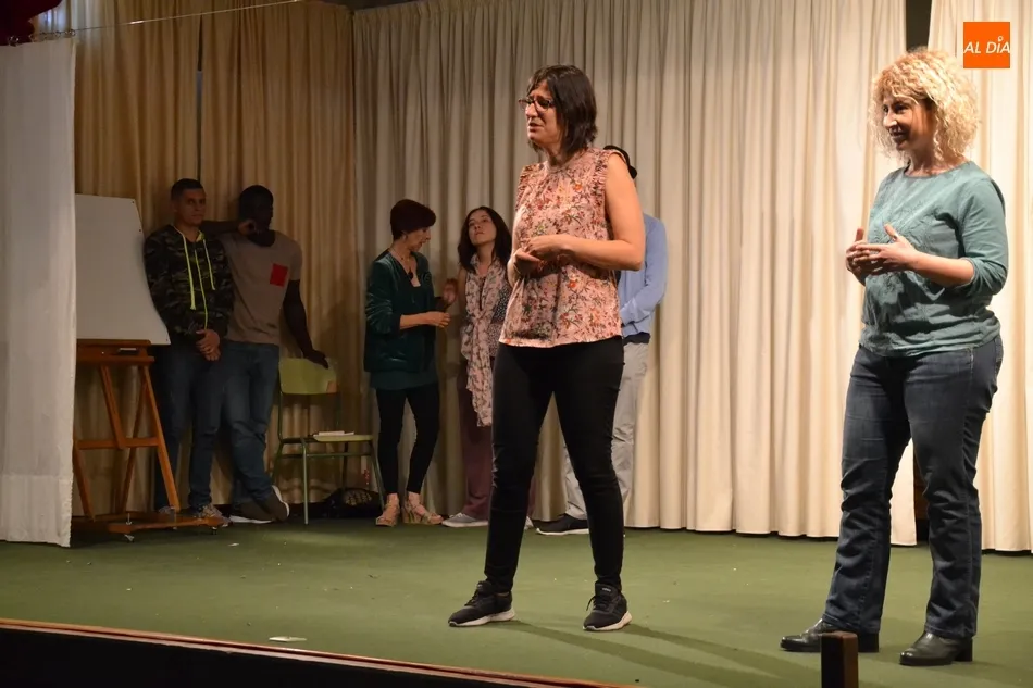 Foto 9 - Alumnos del Fray Diego asisten a una obra de teatro interactiva en torno al acoso en las aulas  