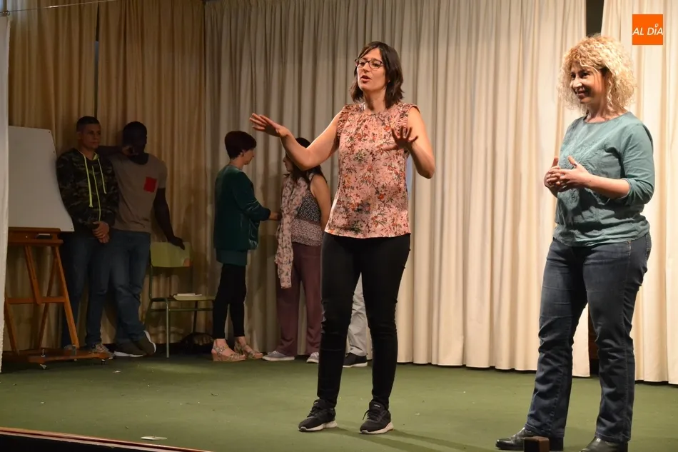 Foto 8 - Alumnos del Fray Diego asisten a una obra de teatro interactiva en torno al acoso en las aulas  