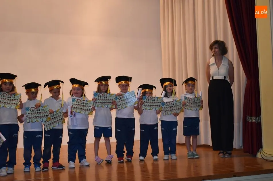 Foto 10 - El colegio Santa Isabel celebra las graduaciones de sus alumnos de 3&ordm; de Infantil