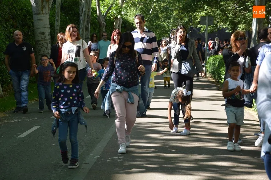 Foto 4 - Diversion con las charangas y cabezudos en el parque Jesuitas