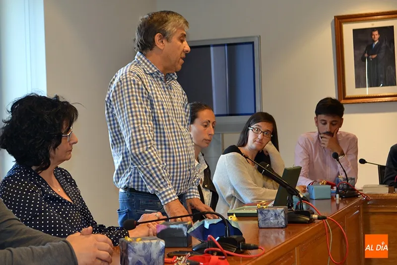 Foto 3 - Adi&oacute;s sin debate a la legislatura y emoci&oacute;n para despedir de la pol&iacute;tica a Isidro Rodr&iacute;guez en...