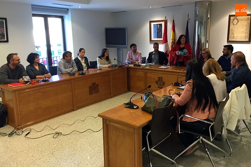 Foto 2 - Adi&oacute;s sin debate a la legislatura y emoci&oacute;n para despedir de la pol&iacute;tica a Isidro Rodr&iacute;guez en...