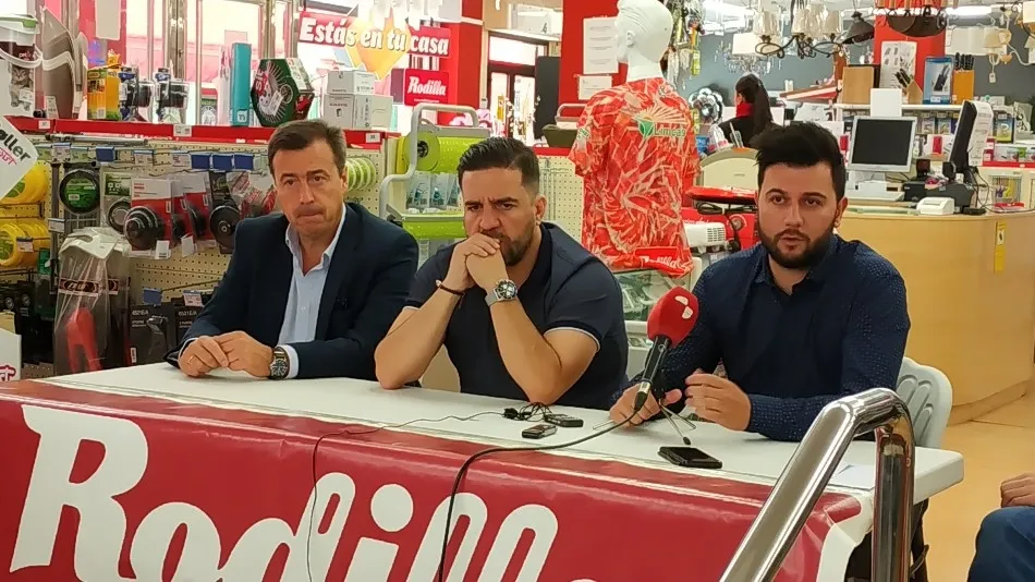 Foto 2 - El CD Guijuelo presenta a su nuevo cuerpo t&eacute;cnico para comenzar con ilusi&oacute;n
