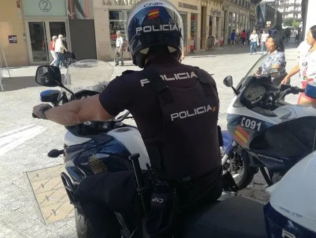 Una agente de Policía, en moto / Europa Press