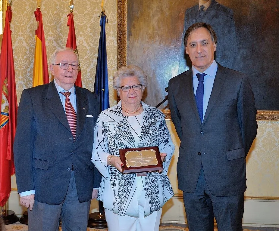 Foto 2 - El Ayuntamiento homenajea a 35 matrimonios salmantinos por sus 50 a&ntilde;os de casados