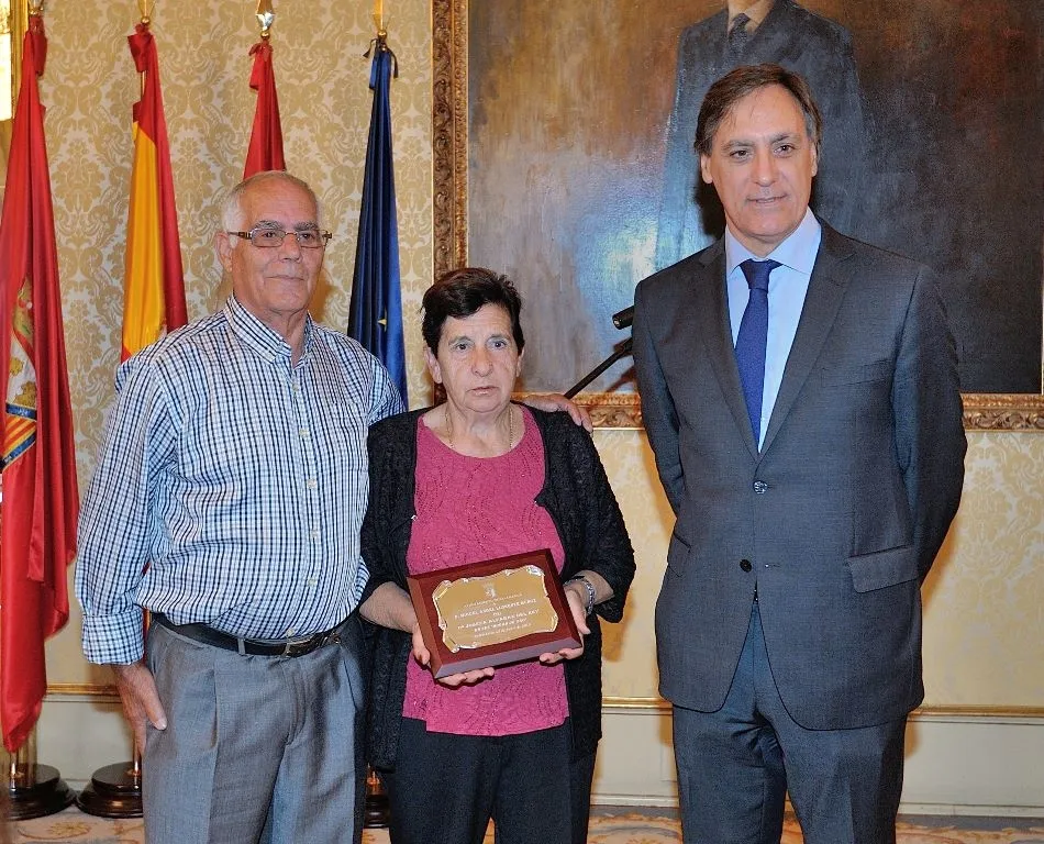 Foto 7 - El Ayuntamiento homenajea a 35 matrimonios salmantinos por sus 50 a&ntilde;os de casados