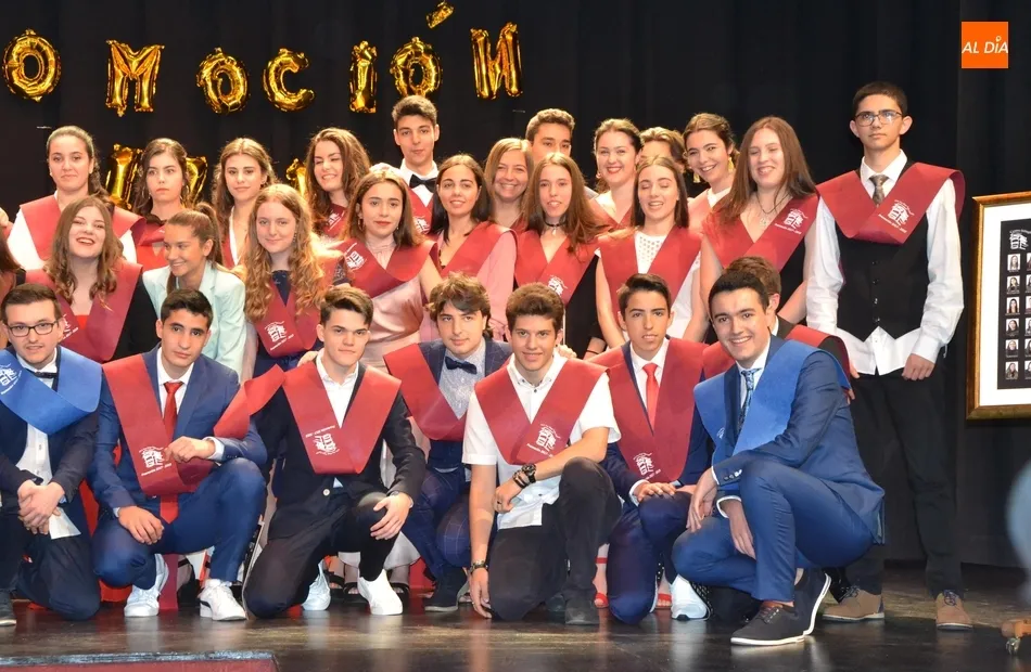 Foto 4 - El Fray Diego desea &ldquo;en la ma&ntilde;ana de las ma&ntilde;anas&rdquo; &ldquo;bon voyage&rdquo; a los alumnos que dejan el ...