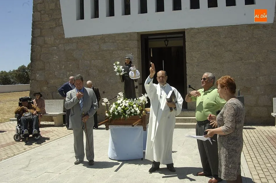 Foto 4 - D&iacute;a grande en Campillo de Azaba con la procesi&oacute;n de San Antonio por las calles del pueblo  